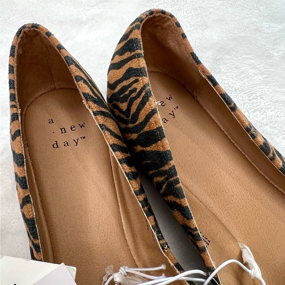 NEW Loafers Micah Pointy Toe Flats Faux Suede Animal Tiger Print Brown Black 6.5 - Picture 9 of 14